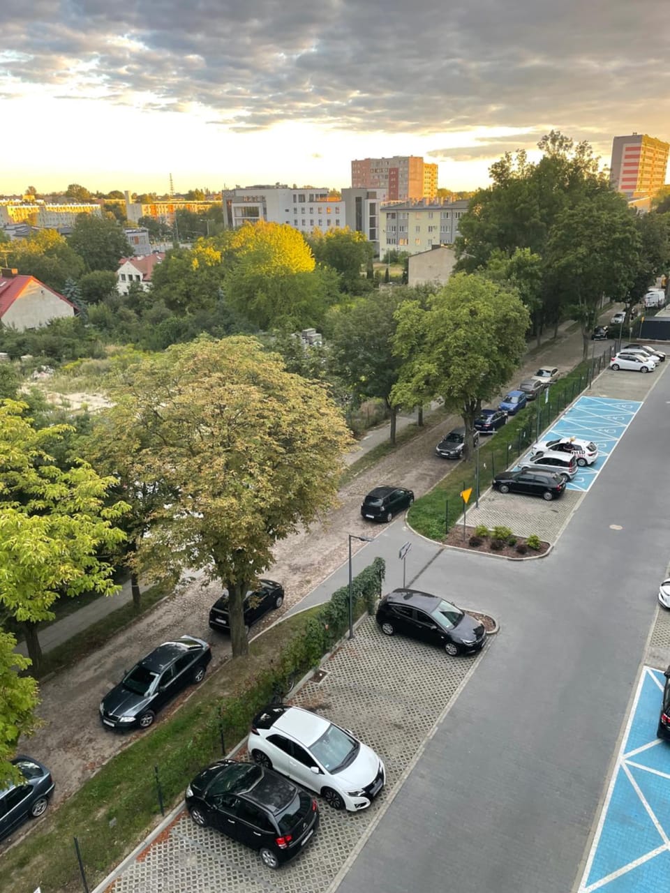 Natural landscape, City view, Street view, Location, Parking