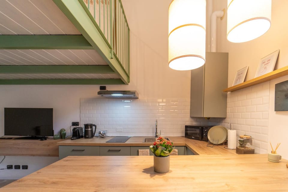 Modern apartment with parking, Wi-Fi & SmartTv Apartment in Como