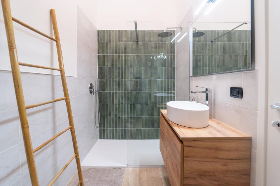 Modern apartment with parking, Wi-Fi & SmartTv Apartment in Como