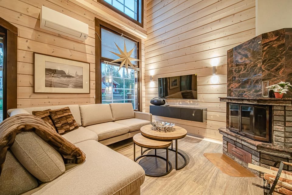 Communal lounge/ TV room, TV and multimedia, Living room, Seating area, fireplace, heating, internet, air conditioner