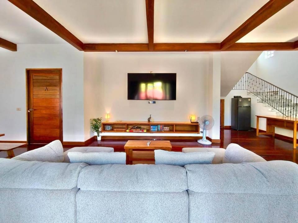 Communal lounge/ TV room, Living room