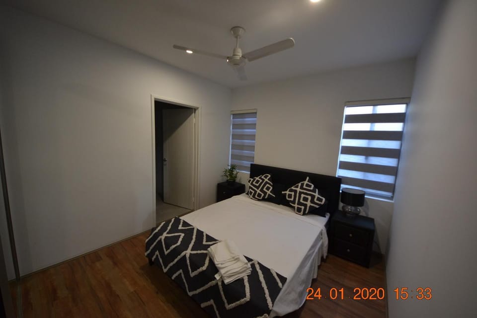 Self contained Two Bedroom Apartment Apartment in Kelmscott