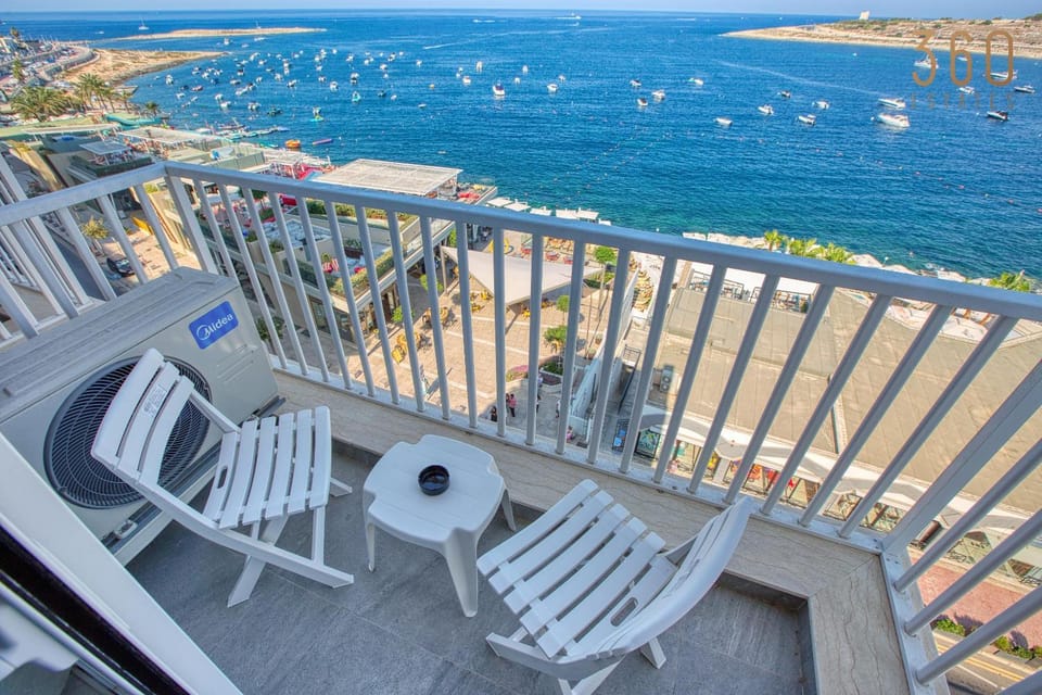 Patio, Day, Natural landscape, View (from property/room), Balcony/Terrace, Sea view