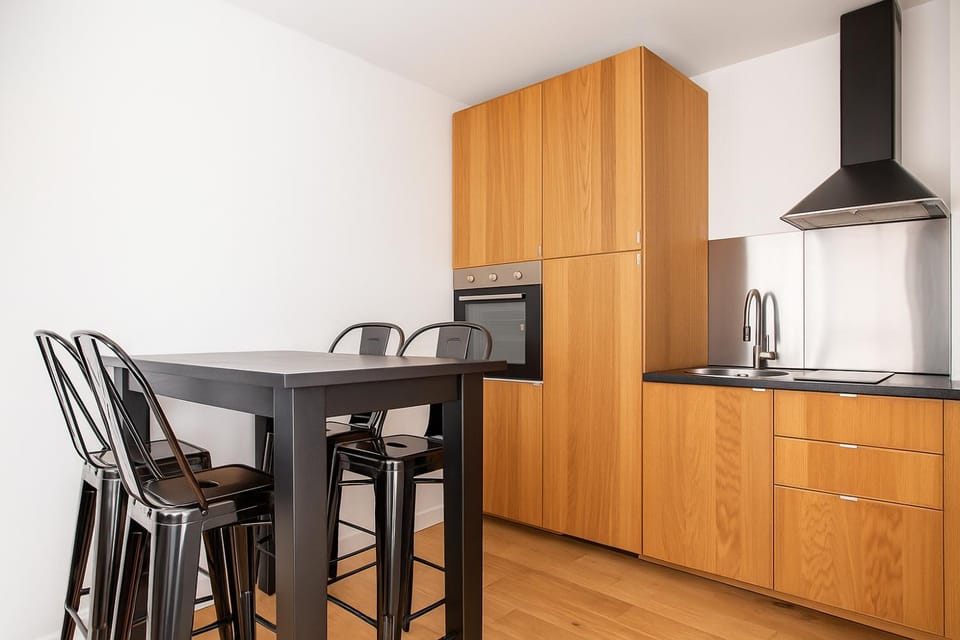 Kitchen or kitchenette, Dining area, stove
