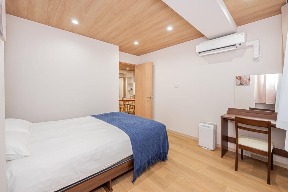 Bed, Bedroom, air conditioner