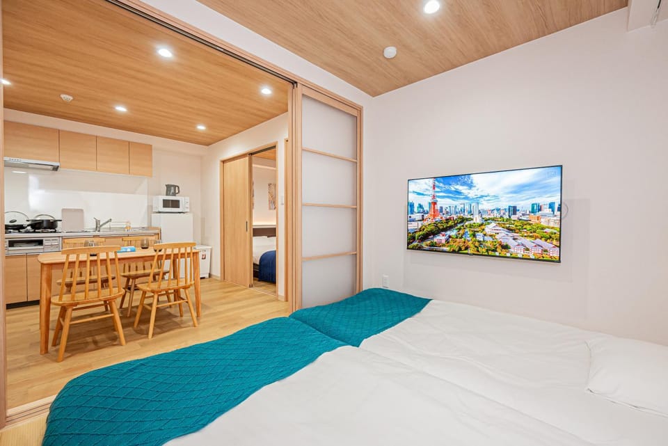 TV and multimedia, Kitchen or kitchenette, Dining area, stove