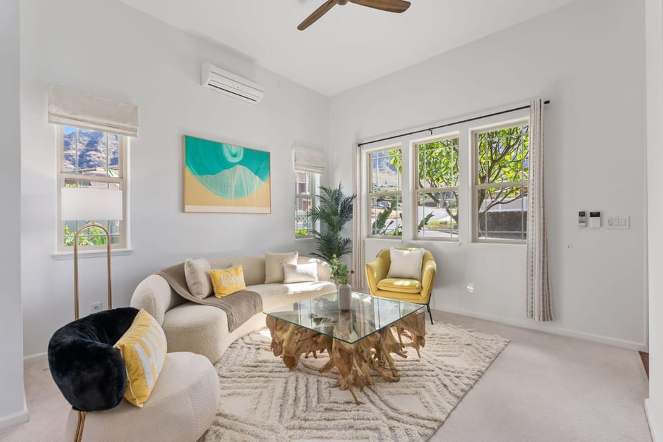 Living room, Seating area, air conditioner