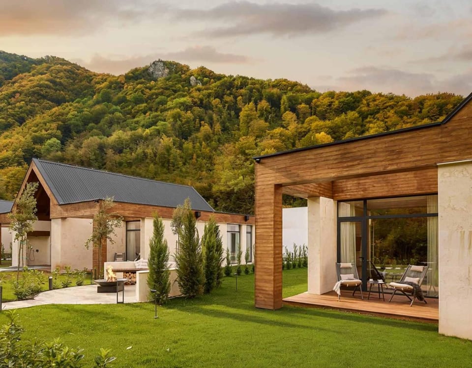 Property building, Day, Natural landscape, Garden, Garden, Garden view, Mountain view