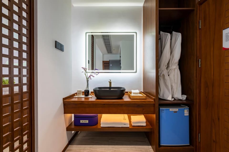 Hot Tub, Bathroom