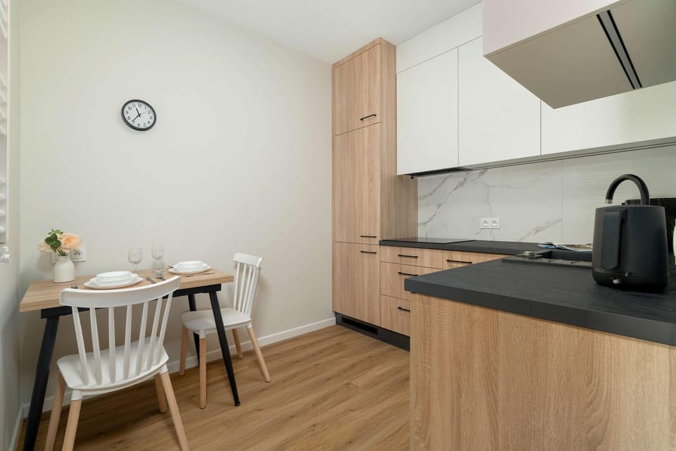 Kitchen or kitchenette, Dining area, stove