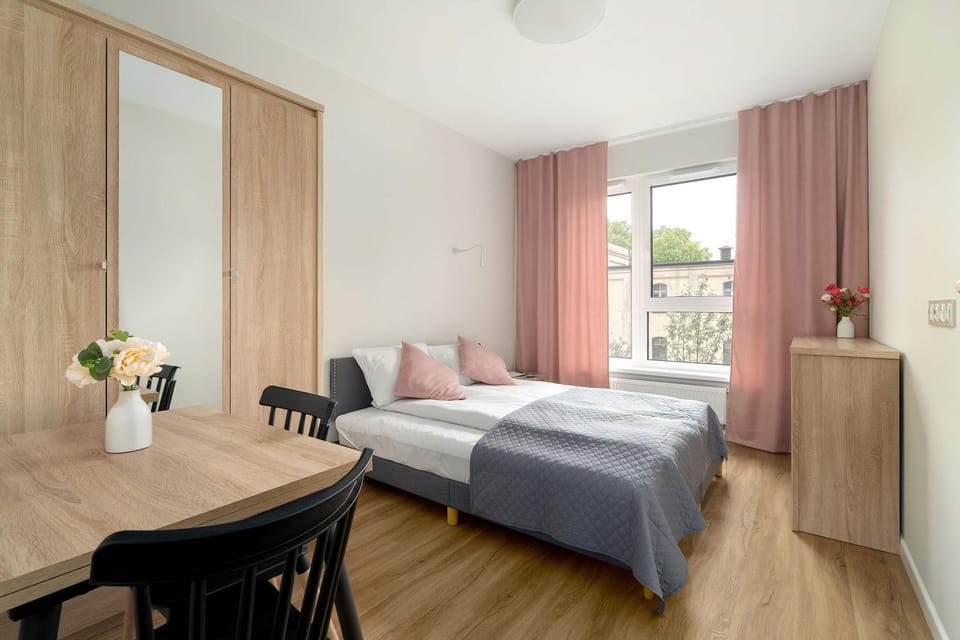 Bed, Photo of the whole room, Seating area, Bedroom