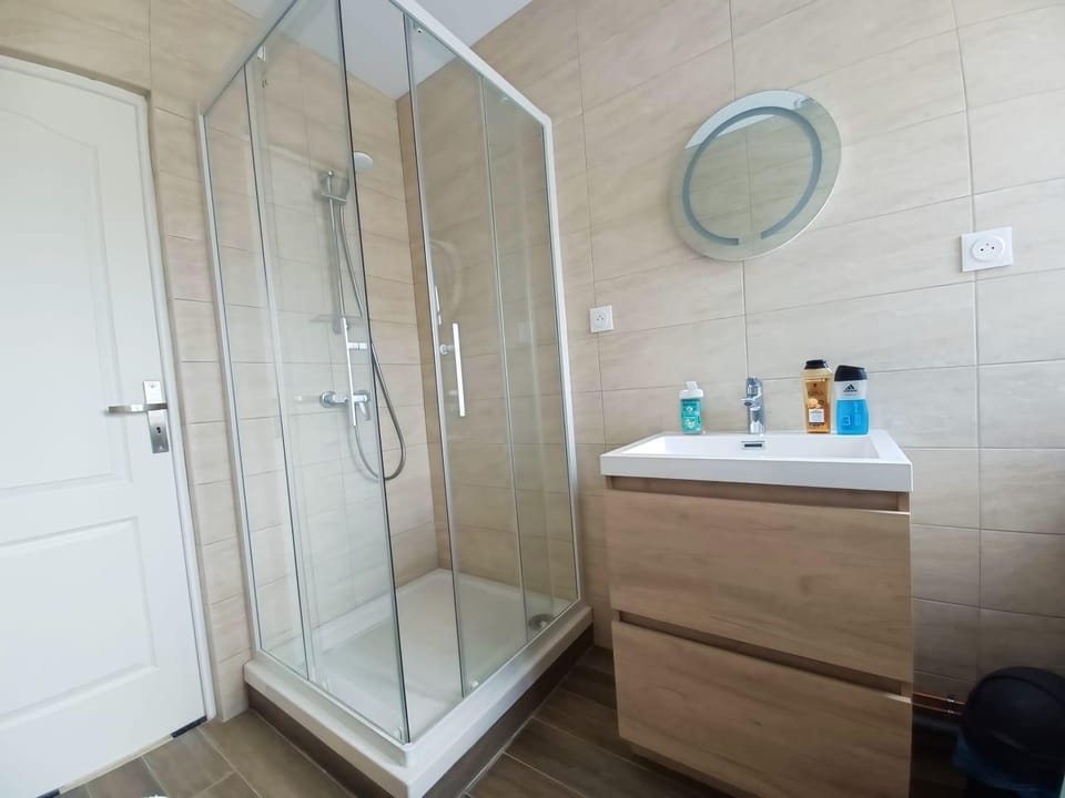 Shower, Bathroom, towels