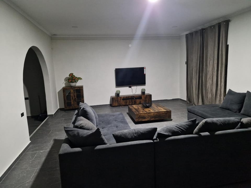 Communal lounge/ TV room, Living room, Seating area