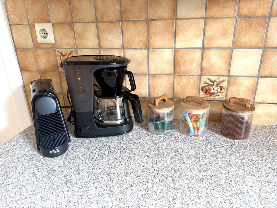 Coffee/tea facilities, Kitchen or kitchenette