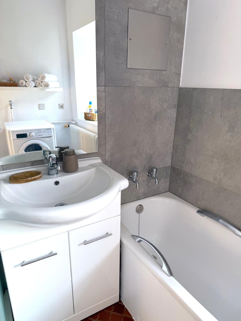 Bathroom, Bath