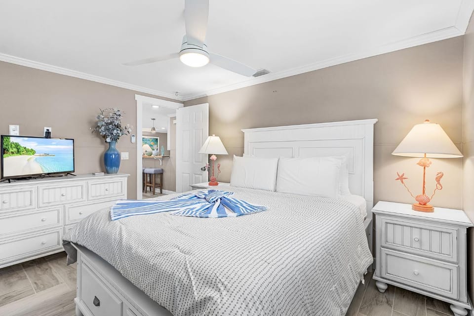 7 Dockside Dream- 3BR 3BA Pool Home with Water views! home House in Estero Island