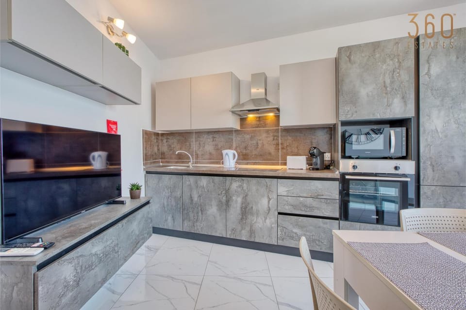 Kitchen or kitchenette, dishwasher, oven, pet friendly, stove
