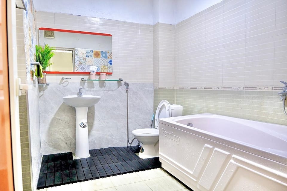 Shower, Toilet, Bathroom, Bath, towels