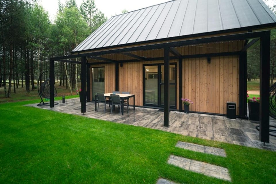 Property building, Patio, Day, Natural landscape, Garden, Garden view