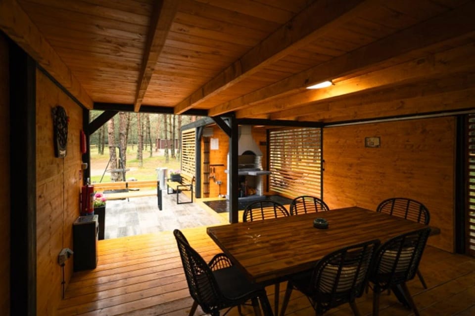 Patio, Day, Seating area, Dining area