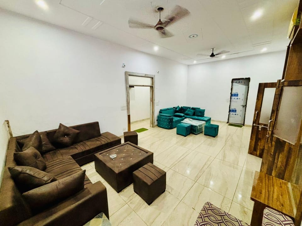Stay Farm house Villa with pool in Gurgaon Apartment in Gurugram