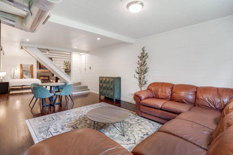 Living room, Photo of the whole room, Seating area