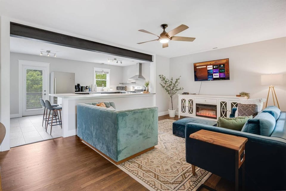 Living room, Seating area
