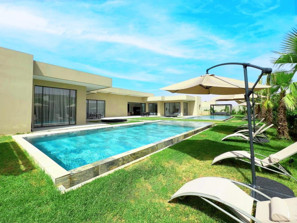 Villa Signature - Élégance , Confort en Double Villa in Marrakesh