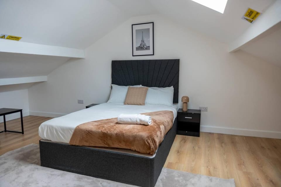 Bed, Photo of the whole room, Bedroom