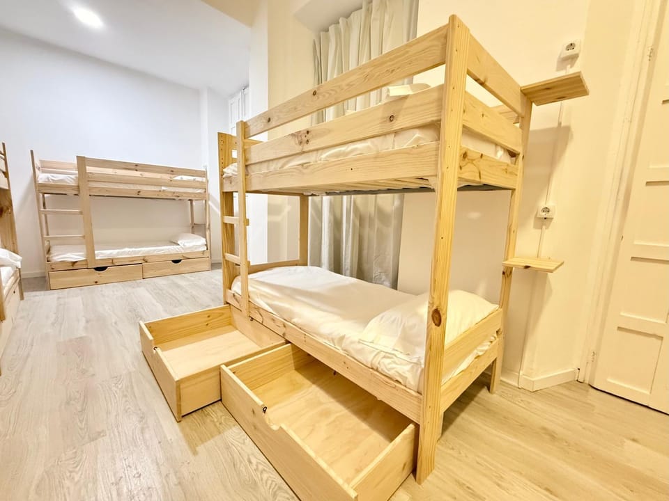 Bedroom, bunk bed