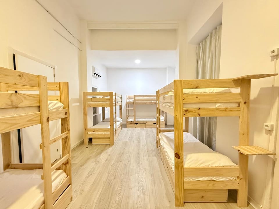 Bedroom, bunk bed