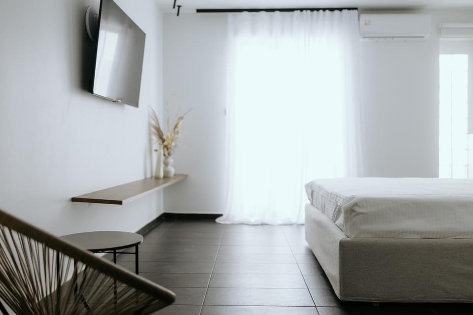 Bed, TV and multimedia, Bedroom, air conditioner
