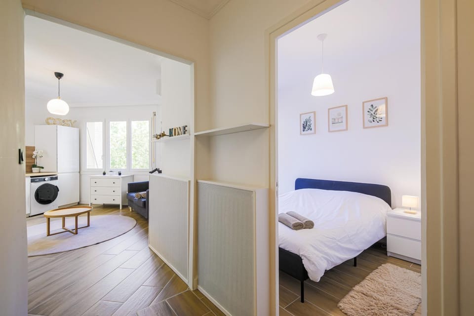Climatisation 2P rénové 2 personnes très central Apartment in Grenoble