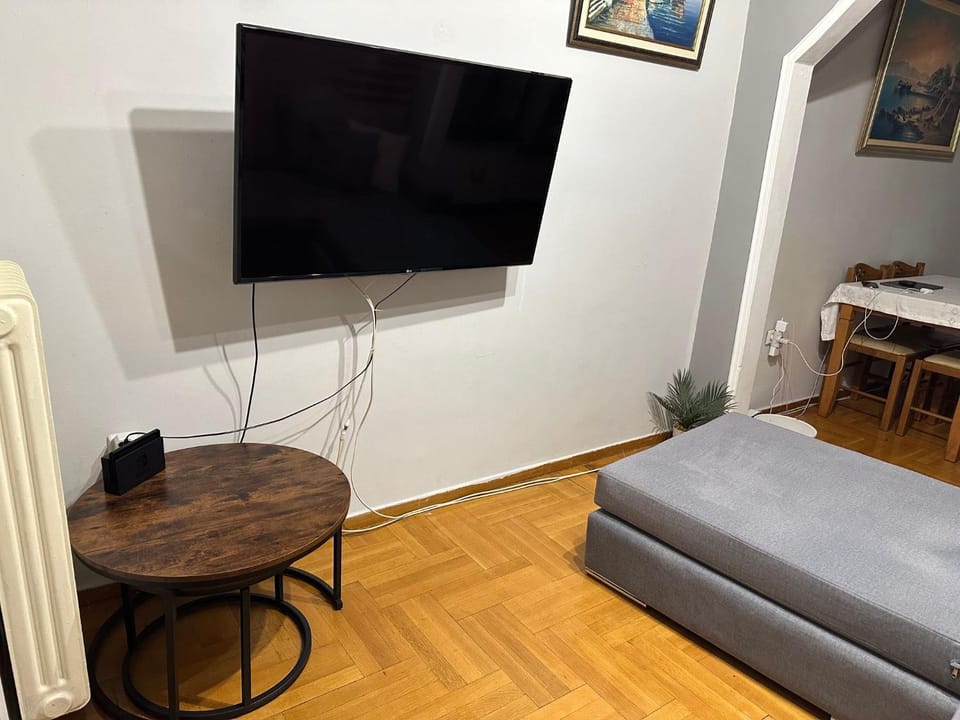 Communal lounge/ TV room, TV and multimedia, Living room, Decorative detail