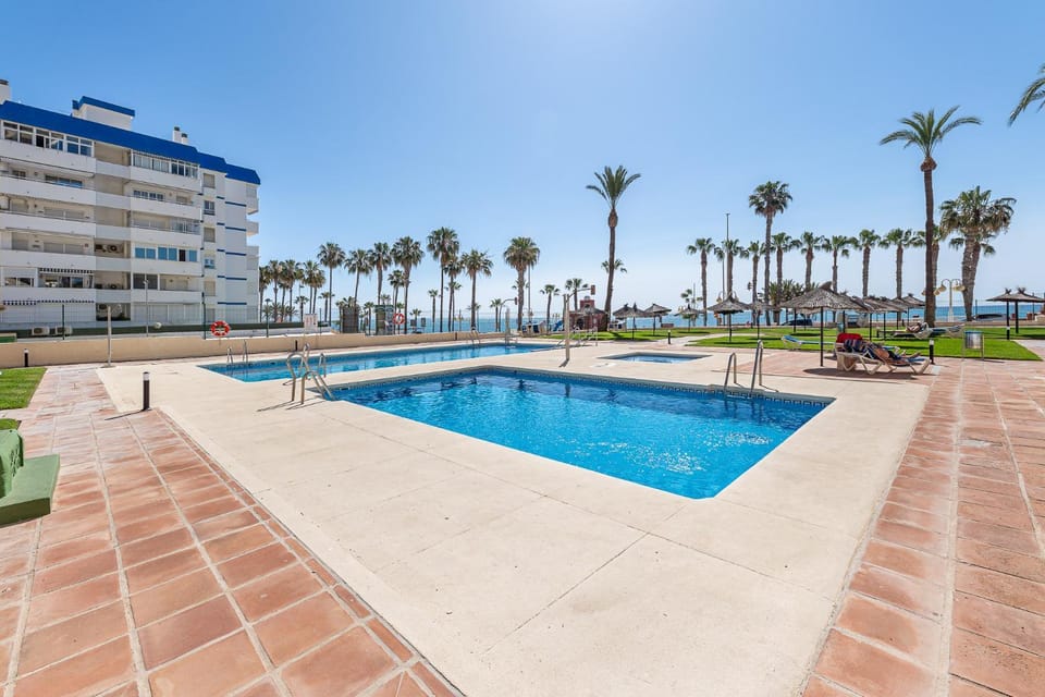 797 HOLIDAY RENTALS - Acogedor estudio en Aloha Apartment in Benalmadena