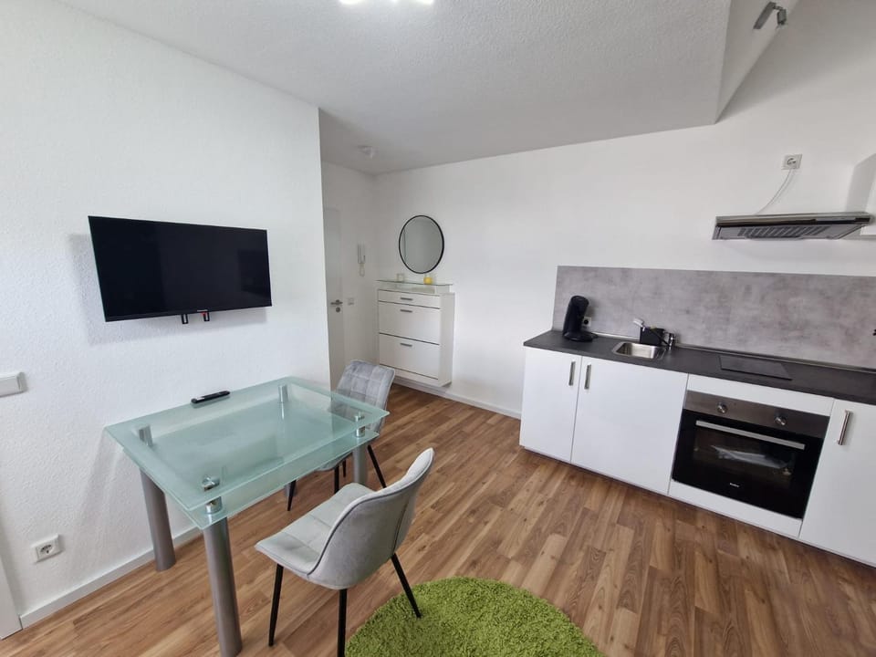 TV and multimedia, Seating area, Dining area