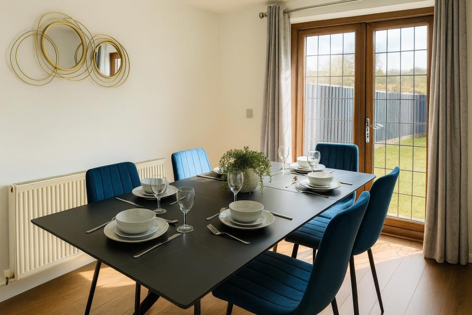 Living room, Seating area, Dining area