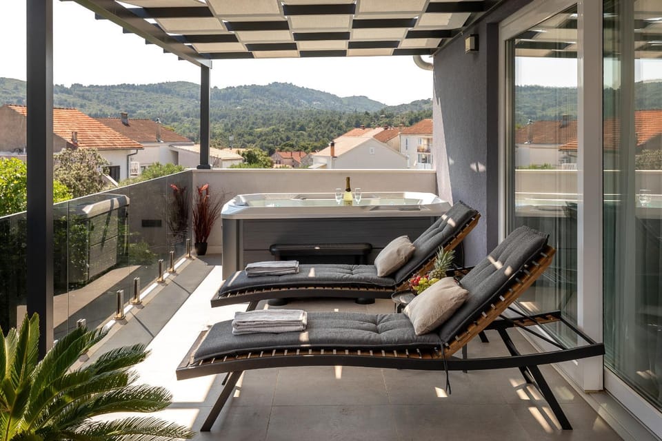 Balcony/Terrace, sunbed