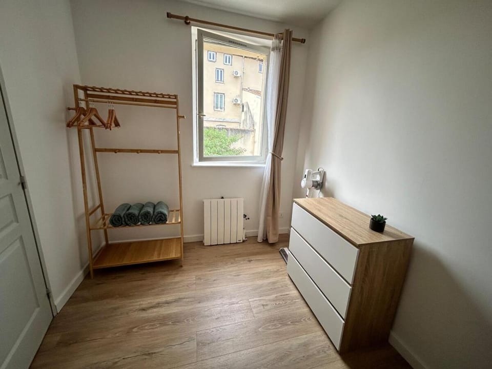 Appartement au calme commerces à proximité Apartment in Occitanie