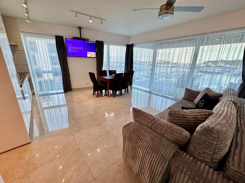 TV and multimedia, Living room, Seating area, Sea view
