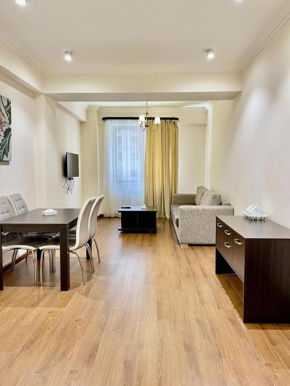 TV and multimedia, Living room, Seating area, Dining area