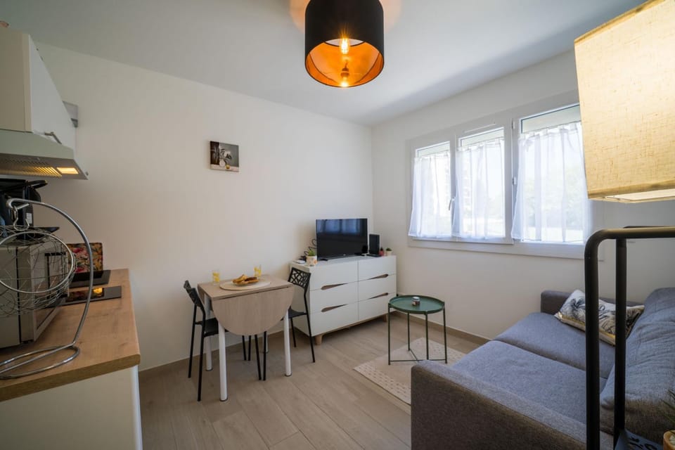 TV and multimedia, Kitchen or kitchenette, Living room