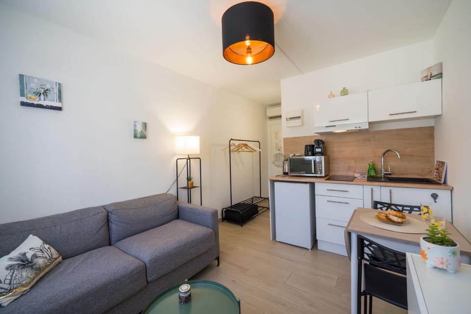 Kitchen or kitchenette, Living room