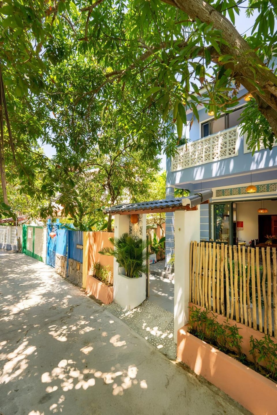 Property building, Day, Neighbourhood, Garden, Garden view, Street view