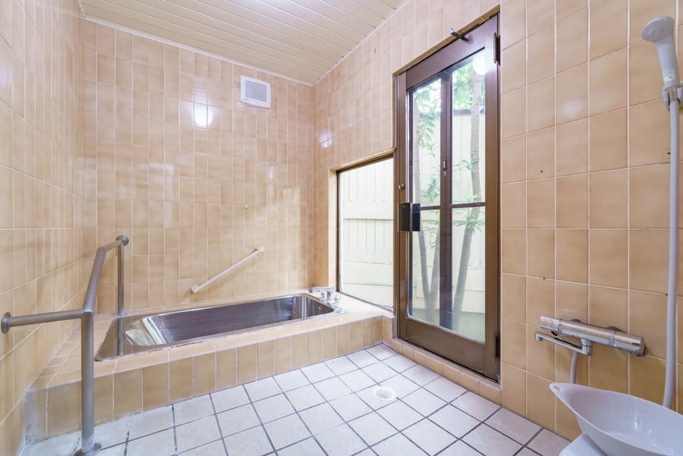 Nagashima Onsen Villa Kuwana ,Family & Group Stay with Private Onsen House in Aichi Prefecture