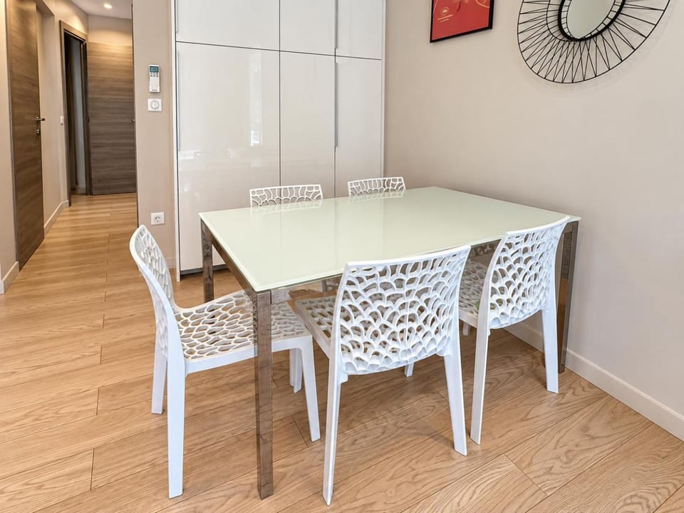 Stylish 2 Bed Apartment 1 Min to Palais & Beach Apartment in Cannes