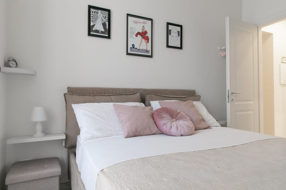 Appartamento in Piazza Colombo a 300mt dal Mare Apartment in Sanremo