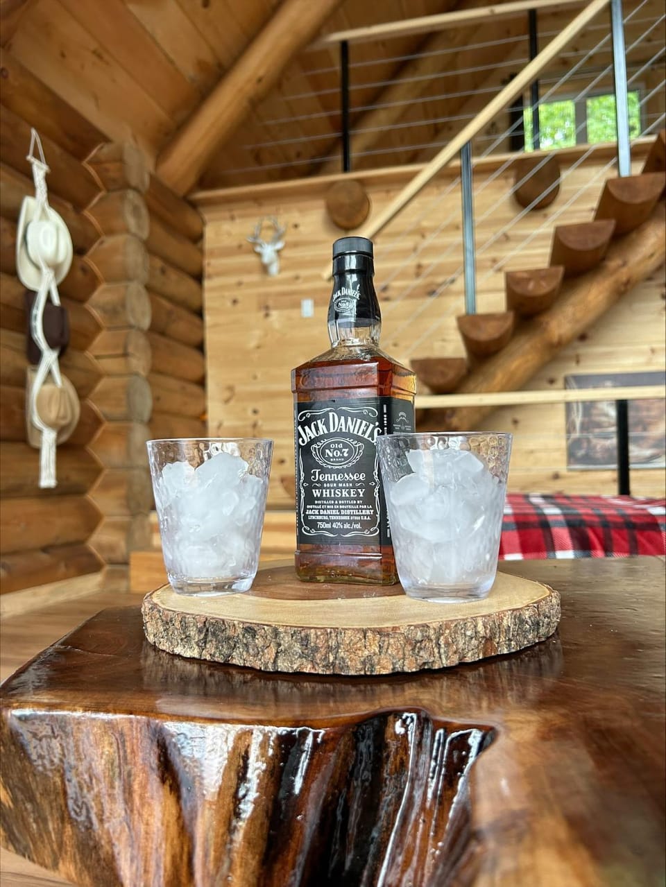 Spa and Mountain - Le Tennessee Whiskey House in Maine