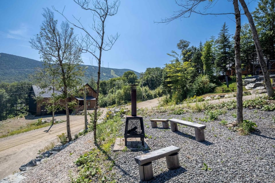 Spa and Mountain - Le Tennessee Whiskey House in Maine
