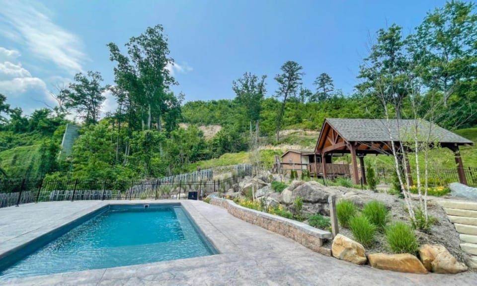 Twin Peaks by American Patriot Getaways House in Pittman Center